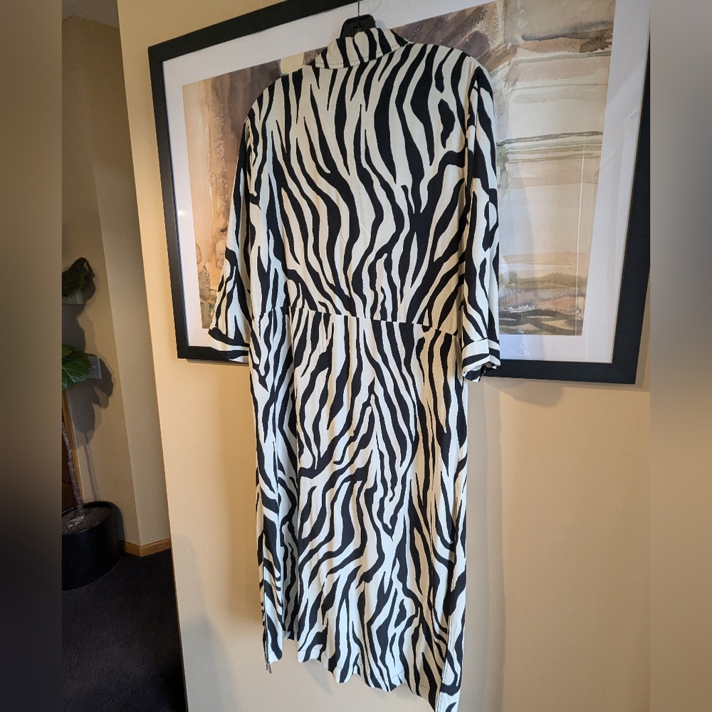 Midi dress - Picture 10 of 16